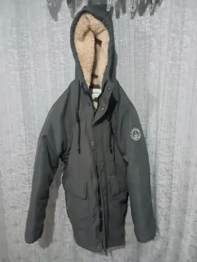 Parka negra con capucha forrada - miniatura 1