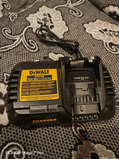 Cargador Dewalt DCB1106 12V/20V - miniatura 1