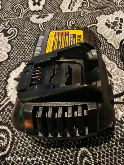 Cargador Dewalt DCB1106 12V/20V - miniatura 4