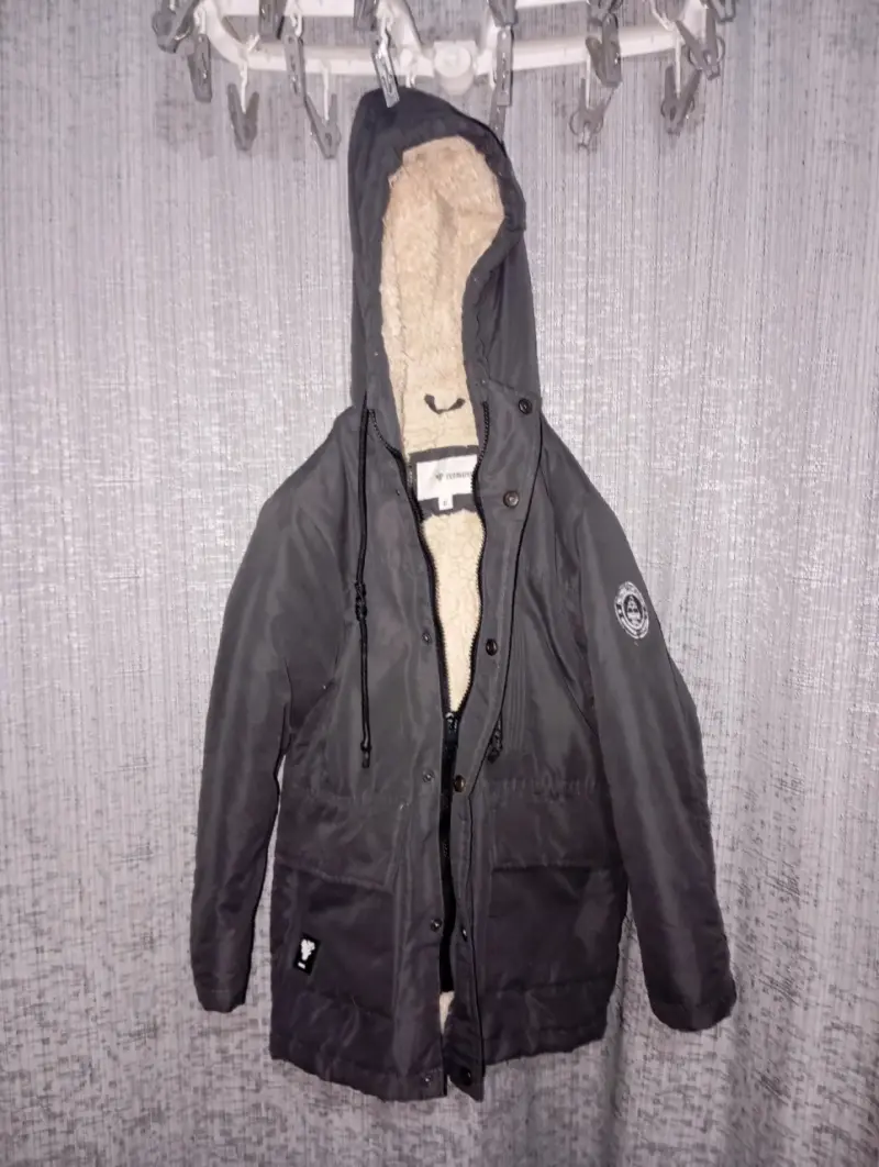 Parka negra con forro de lana - 2