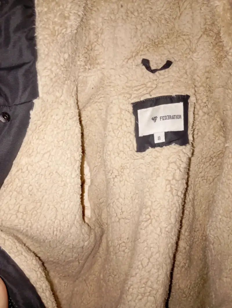 Parka negra con forro de lana - 3