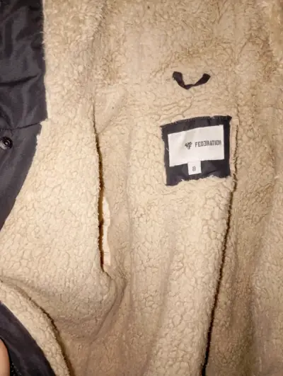 Parka negra con forro de lana - miniatura 3
