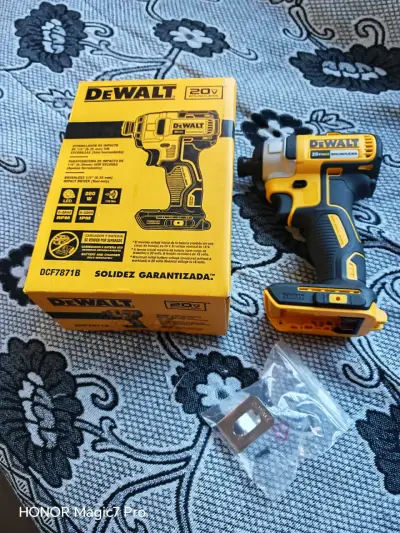 Atornillador de impacto DeWalt 20V - miniatura 1