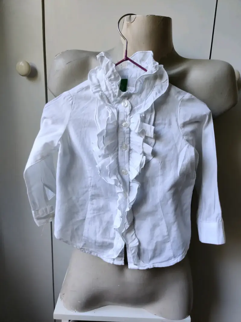 Blusa blanca con volantes - 3
