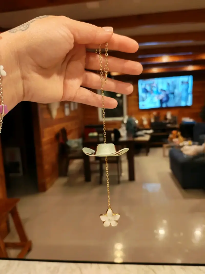 Collar con dije de flor para auto - 2