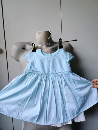 Vestido verde agua de bebé - miniatura 1