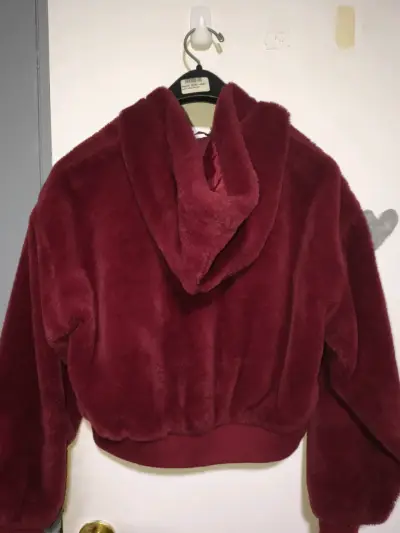 Chaqueta de peluche burdeos con capucha - miniatura 1