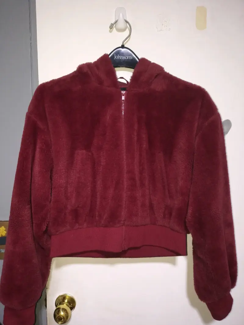 Chaqueta de peluche burdeos con capucha - 2