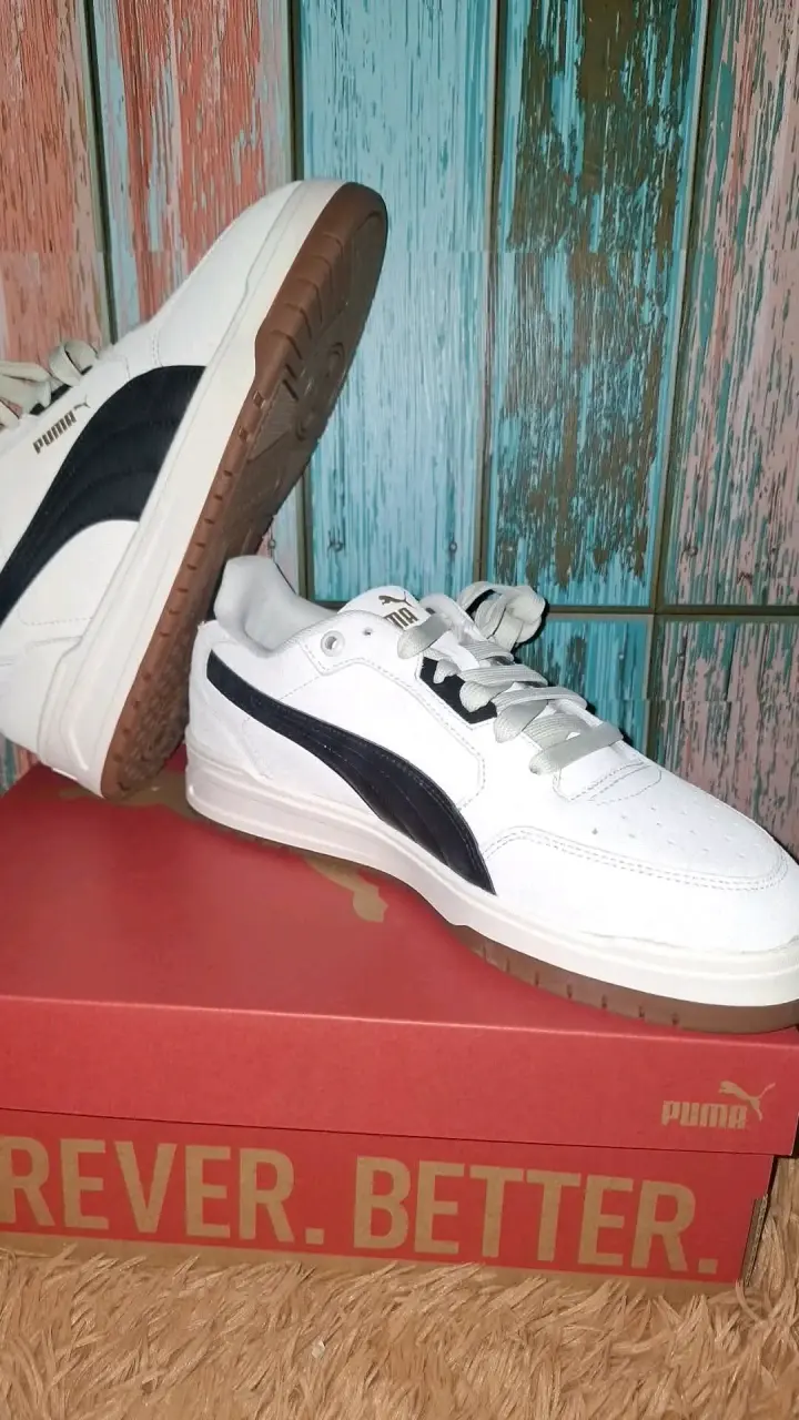 Zapatillas deportivas beige y negras - 2