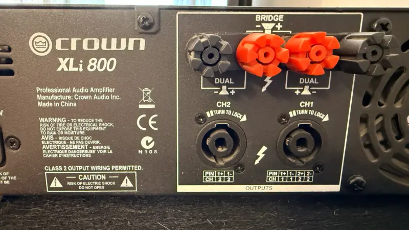 Parlantes Peavey con amplificador - 3