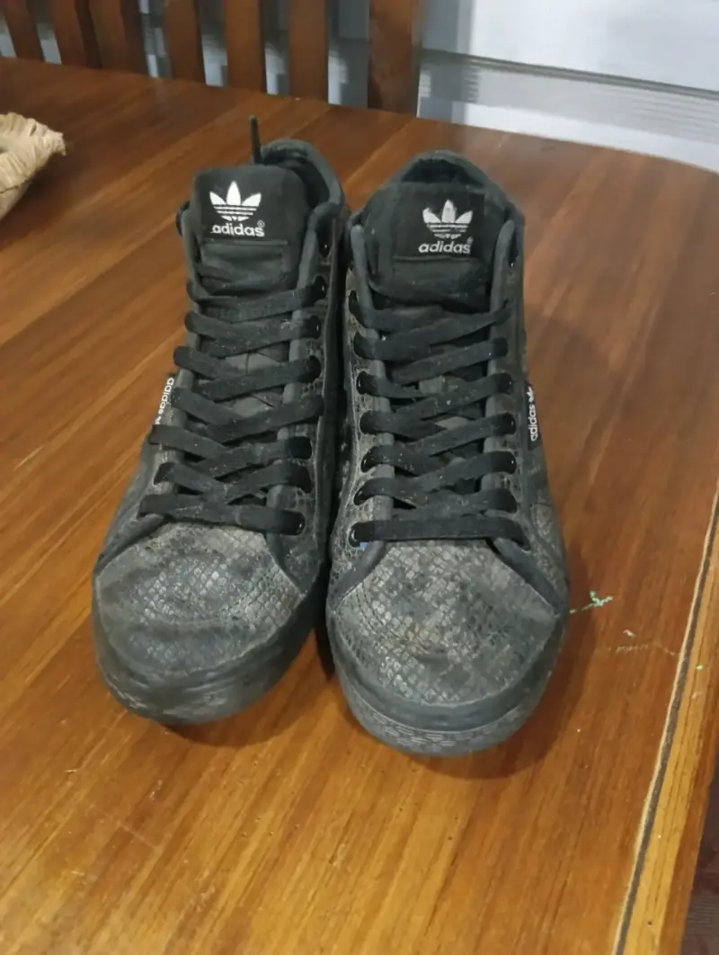 Zapatillas negras de caña alta marca Adidas origin - 2