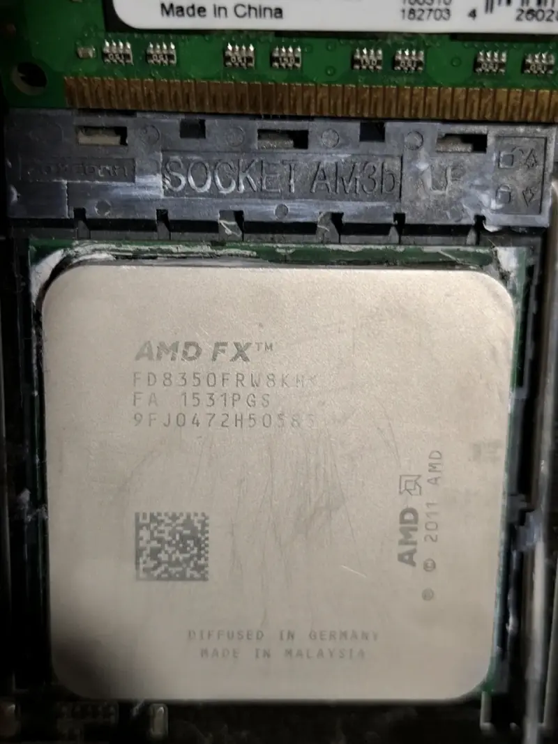Placa madre Gigabyte GA-970A-UD3P + amd fx - 1