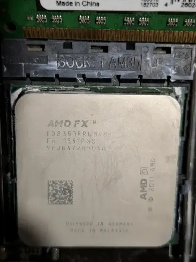 Placa madre Gigabyte GA-970A-UD3P + amd fx - miniatura 1