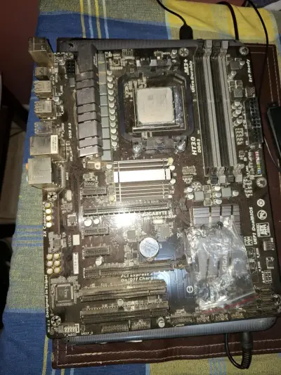 Placa madre Gigabyte GA-970A-UD3P + amd fx - miniatura 2