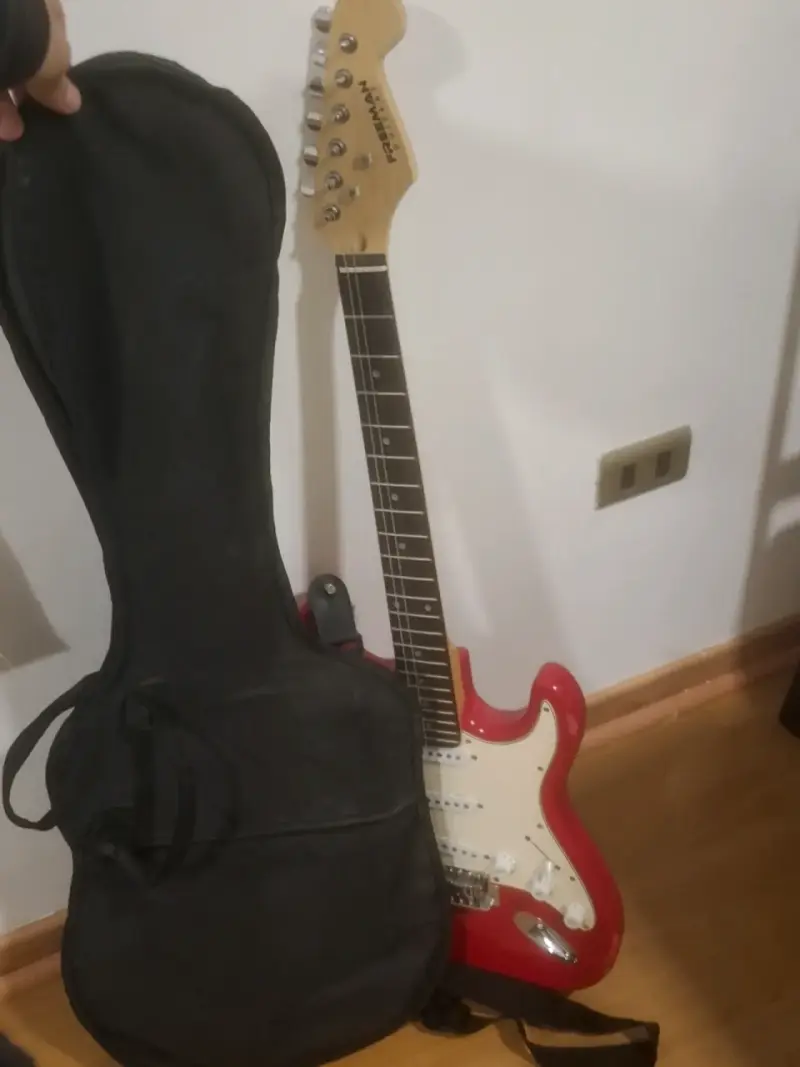 Guitarra eléctrica roja Stratocaster Freeman - 3