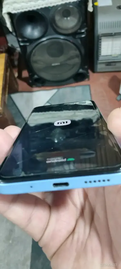 Celular redmi 12 detalle tapa trasera - miniatura 4
