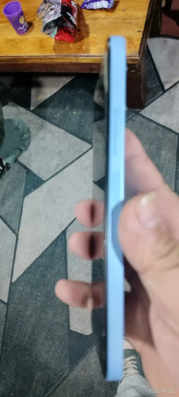 Celular redmi 12 detalle tapa trasera - 5