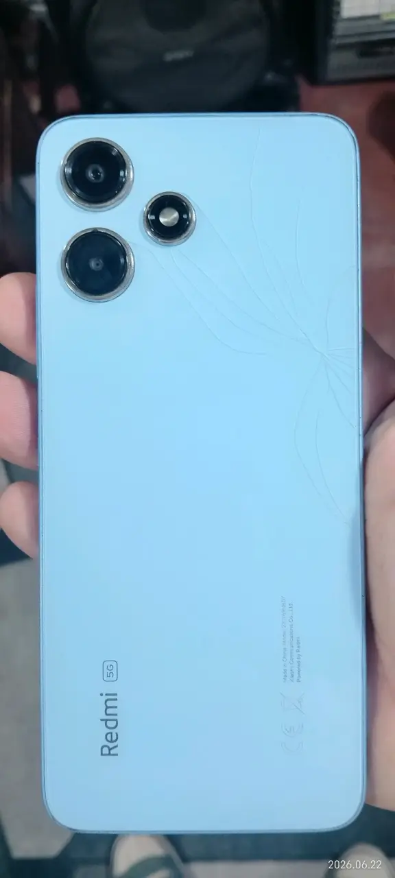 Celular redmi 12 detalle tapa trasera - 7