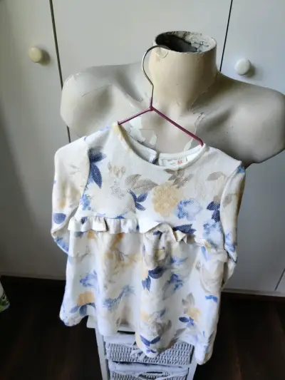 Hermoso vestido femenino floral - miniatura 1