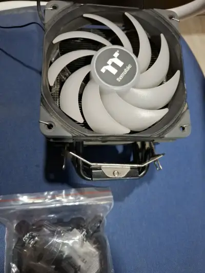 Disipador térmico Thermaltake - miniatura 1