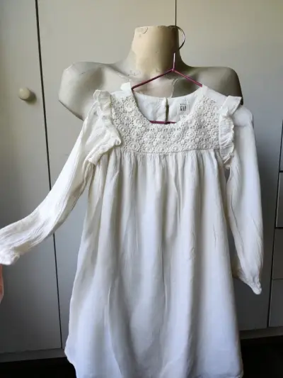 Vestido blanco para niña - miniatura 1