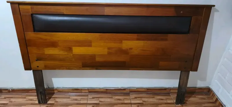Respaldo de cama de madera - 1