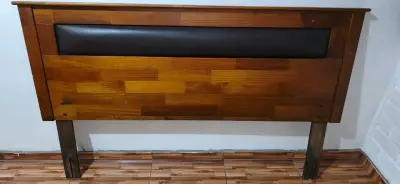 Respaldo de cama de madera - miniatura 1
