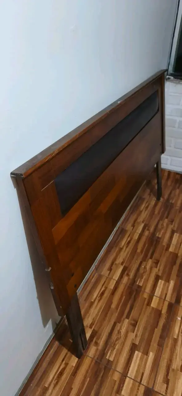 Respaldo de cama de madera - 2