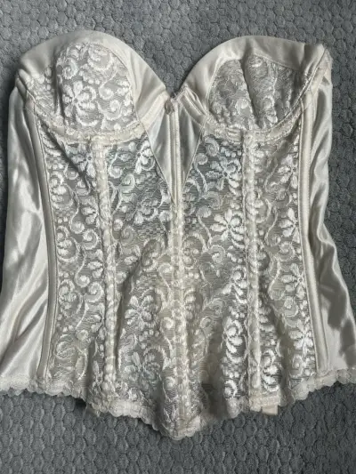 Corset de encaje blanco vintage - miniatura 1