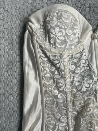 Corset de encaje blanco vintage - miniatura 2