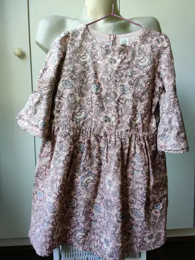 Vestido infantil floral rosado - miniatura 1