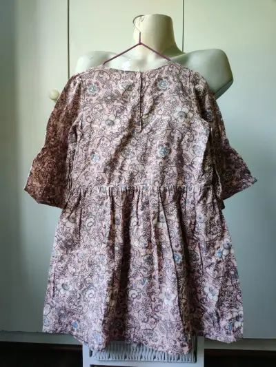 Vestido infantil floral rosado - miniatura 2