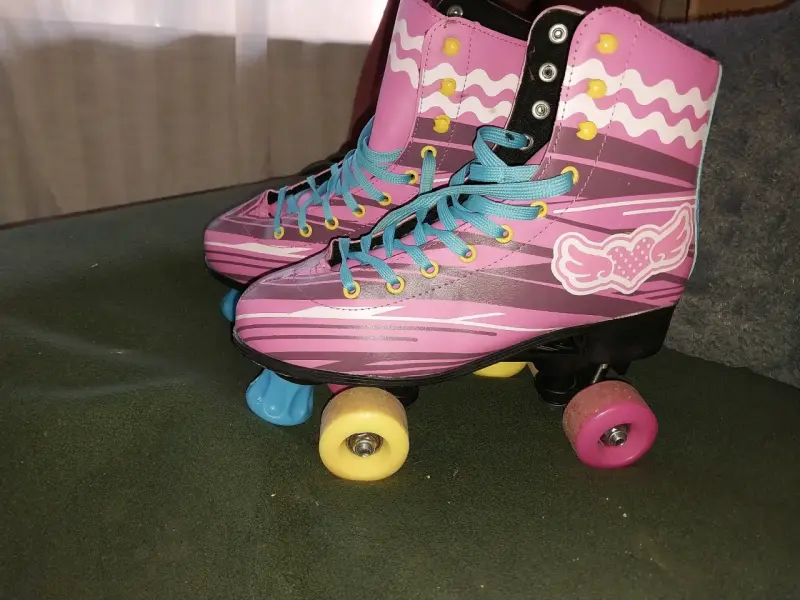 Patines retro rosados multicolor - 1