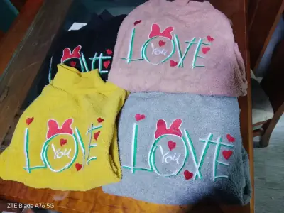 Poleras de felpa diseño Love - miniatura 1