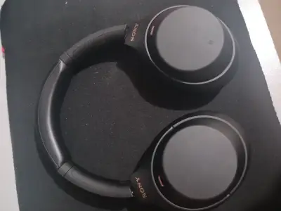 Audífonos Sony inalámbricos negros - miniatura 1