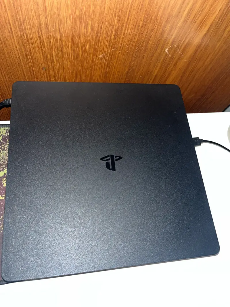 Ps4 slim - 2