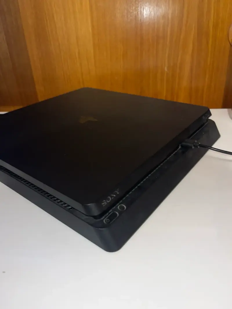 Ps4 slim - 3