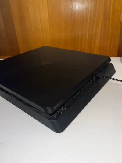 Ps4 slim - miniatura 3