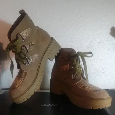 Botines Sybilla beige con cordones - miniatura 1
