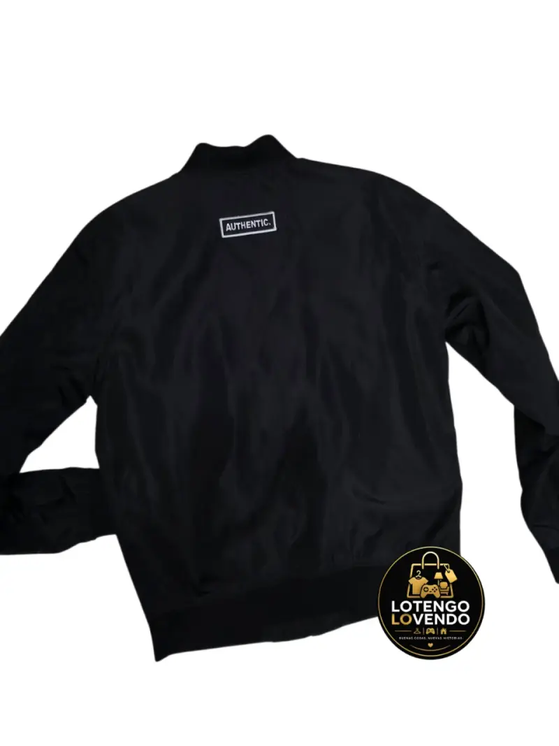 Chaqueta bomber negra con parches - 4