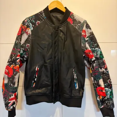 Chaqueta bomber estampada mujer - miniatura 1