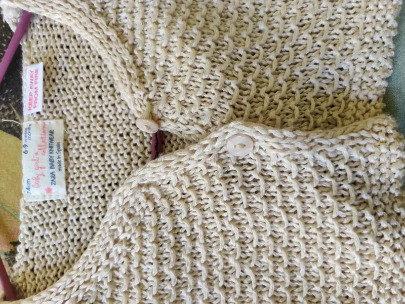 Chaleco tejido beige para bebé - 4
