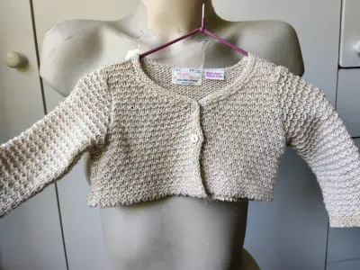 Chaleco tejido beige para bebé - miniatura 6