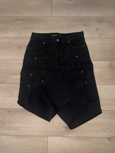 Jeans negros con detalles brillantes - miniatura 1