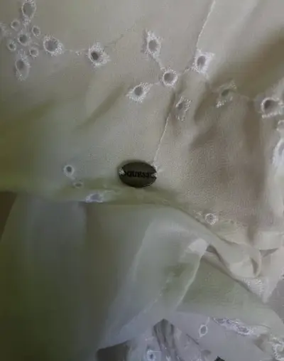 Blusa blanca guess bordada encaje - miniatura 5