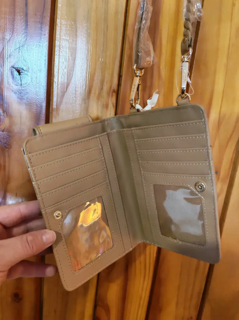 Cartera pequeña beige con correa - 4