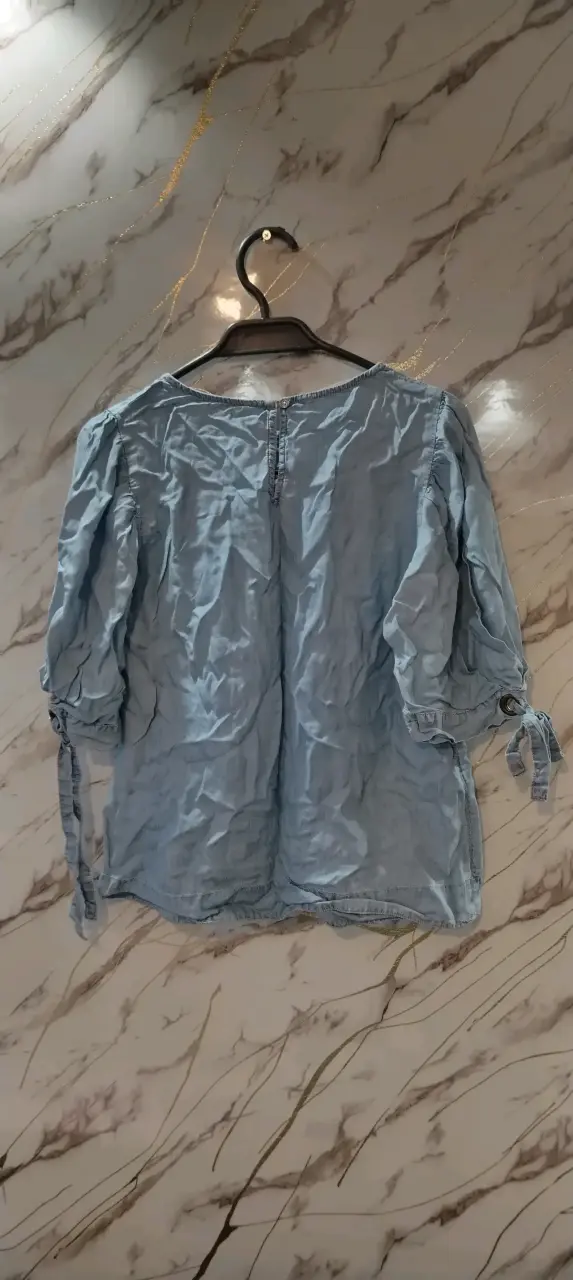 Blusa azul con lazo - 2