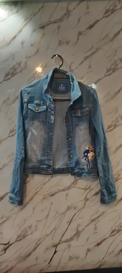 Chaqueta de mezclilla con bordado - miniatura 2