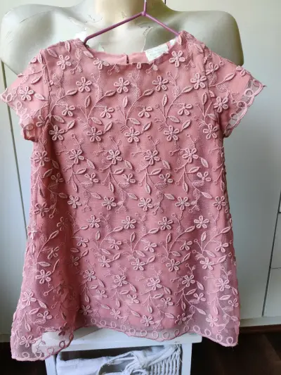 Vestido rosa bordado para niña - miniatura 1