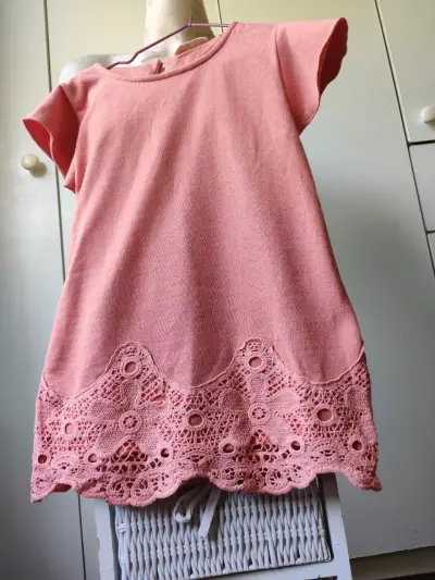 Vestido rosado con encaje floral HUSH PUPPIES - miniatura 1